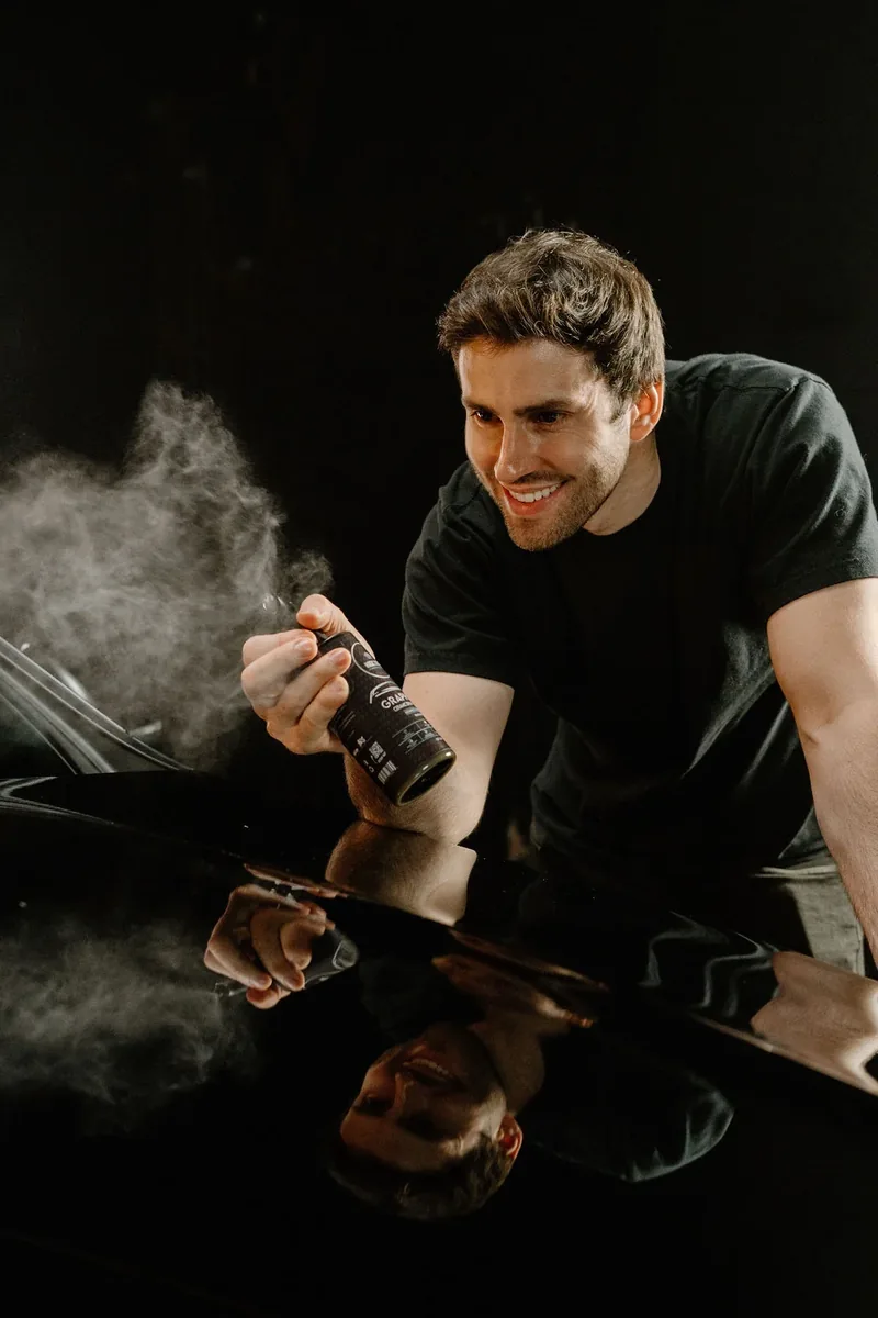 Prueba de un spray Magic Shield sobre un auto